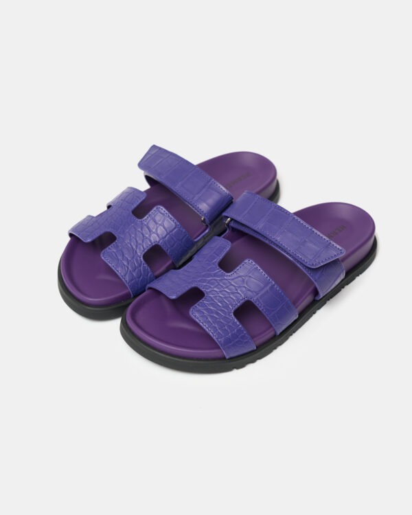 Hermès Chypre Violet Majorette Matte Mississippiensis Alligator Sandals